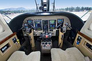 commander-cockpit.jpg