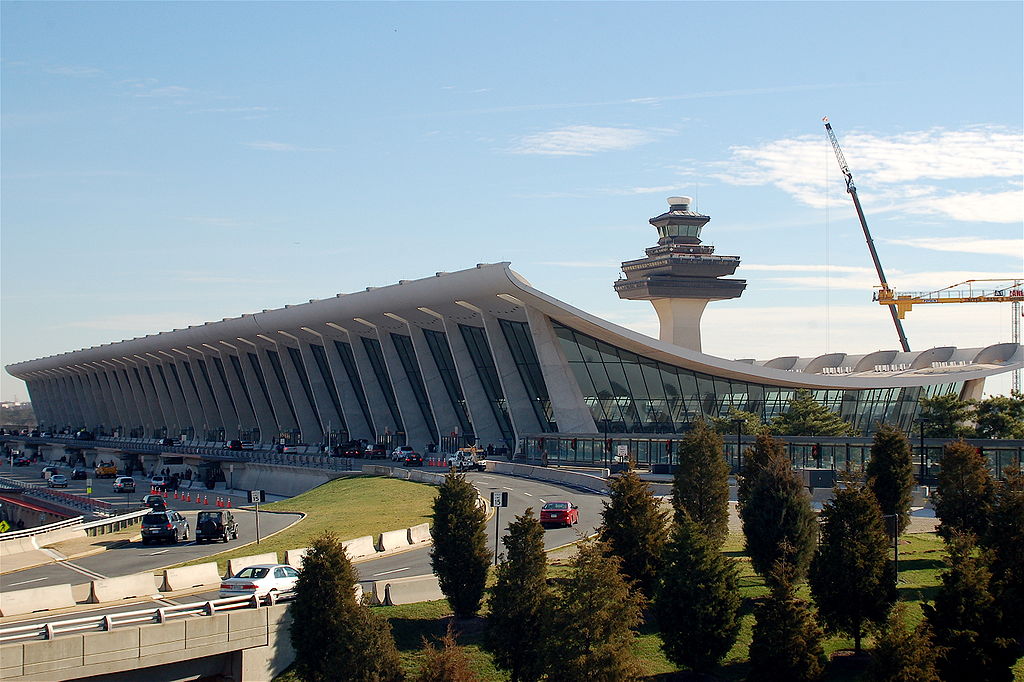1024px-Dulles_Airport_Terminal.jpg