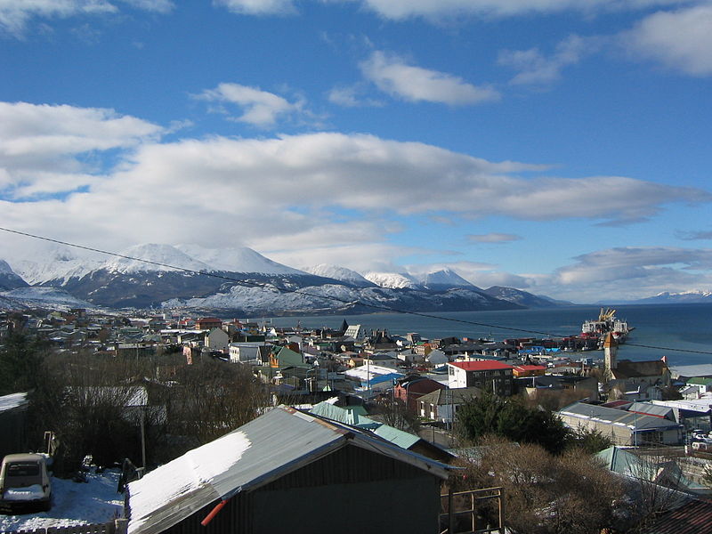 800px-Ushuaia_in_early_Spring.jpg