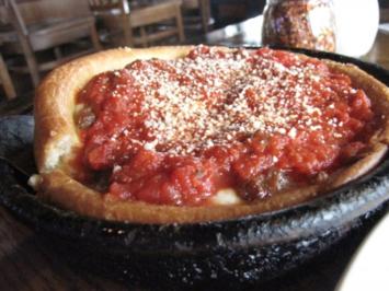 rezept-chicago-style-deep-dish-pizza-chicagoans-sind-sehr-stolz-auf-den-tiefen-topf-pizza-die-haben-den-erfunden.jpg