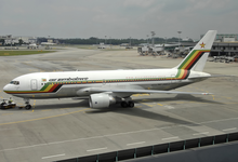 220px-Air_Zimbabwe_Boeing_767-200ER_Z-WPE_SIN_2007-11-3.png